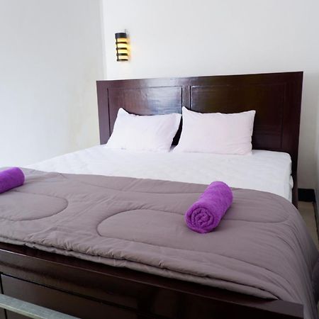 Family Guest House Moni Kelimutu Bagian luar foto