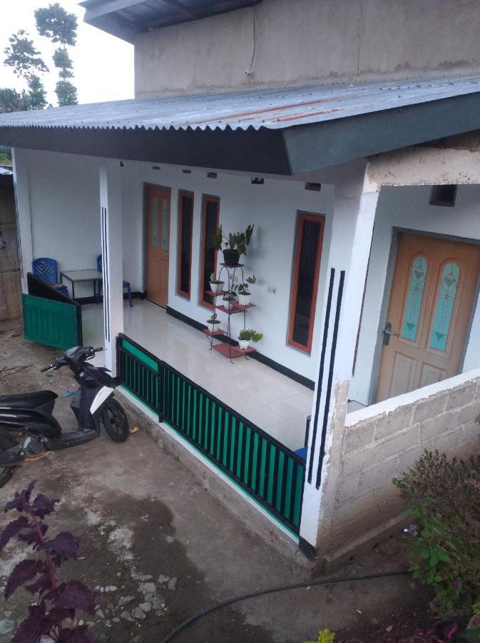 Family Guest House Moni Kelimutu Bagian luar foto