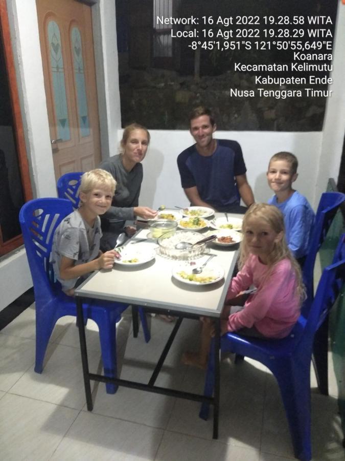 Family Guest House Moni Kelimutu Bagian luar foto