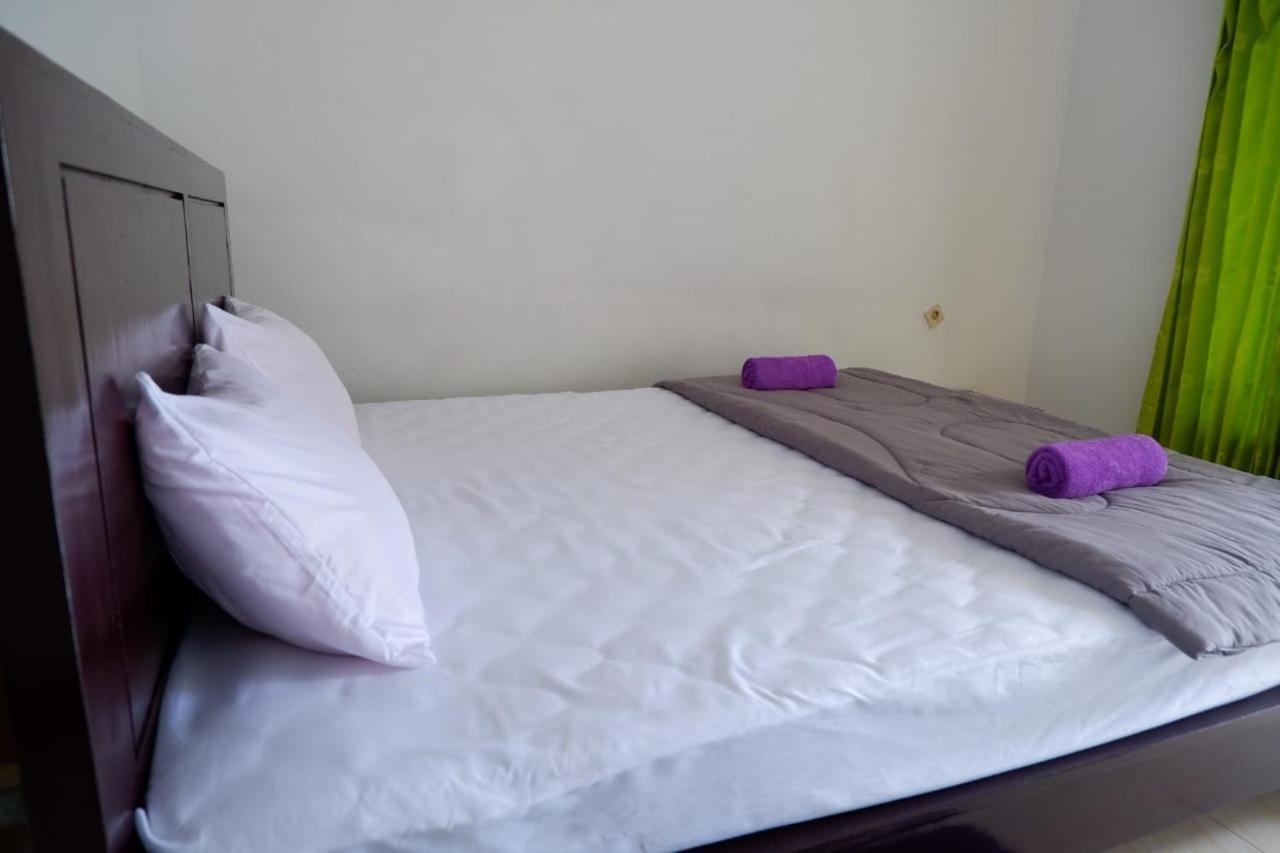 Family Guest House Moni Kelimutu Bagian luar foto