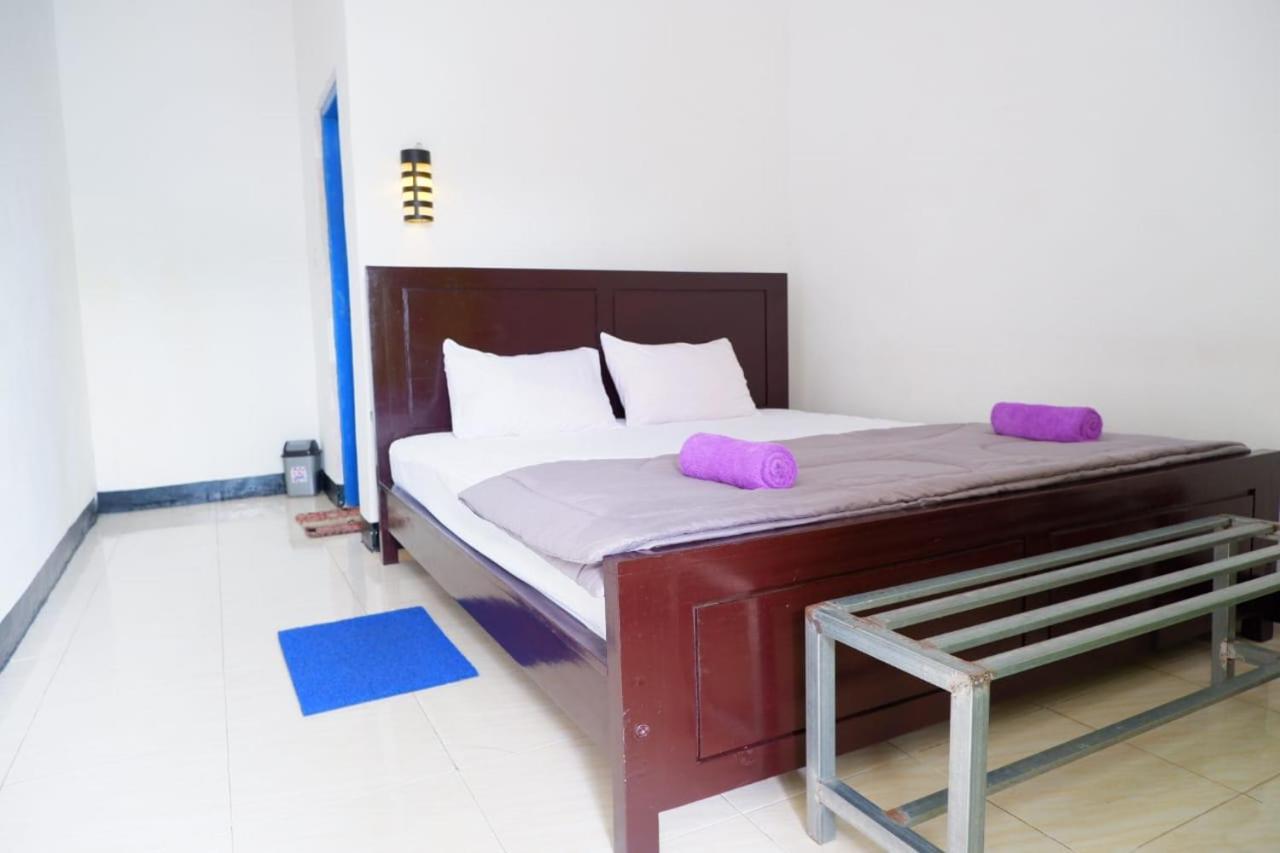 Family Guest House Moni Kelimutu Bagian luar foto