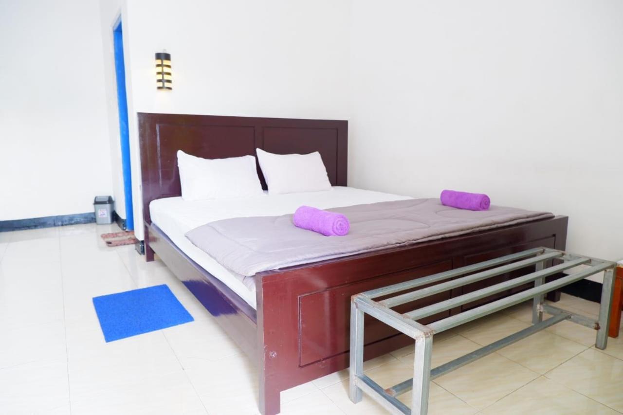 Family Guest House Moni Kelimutu Bagian luar foto